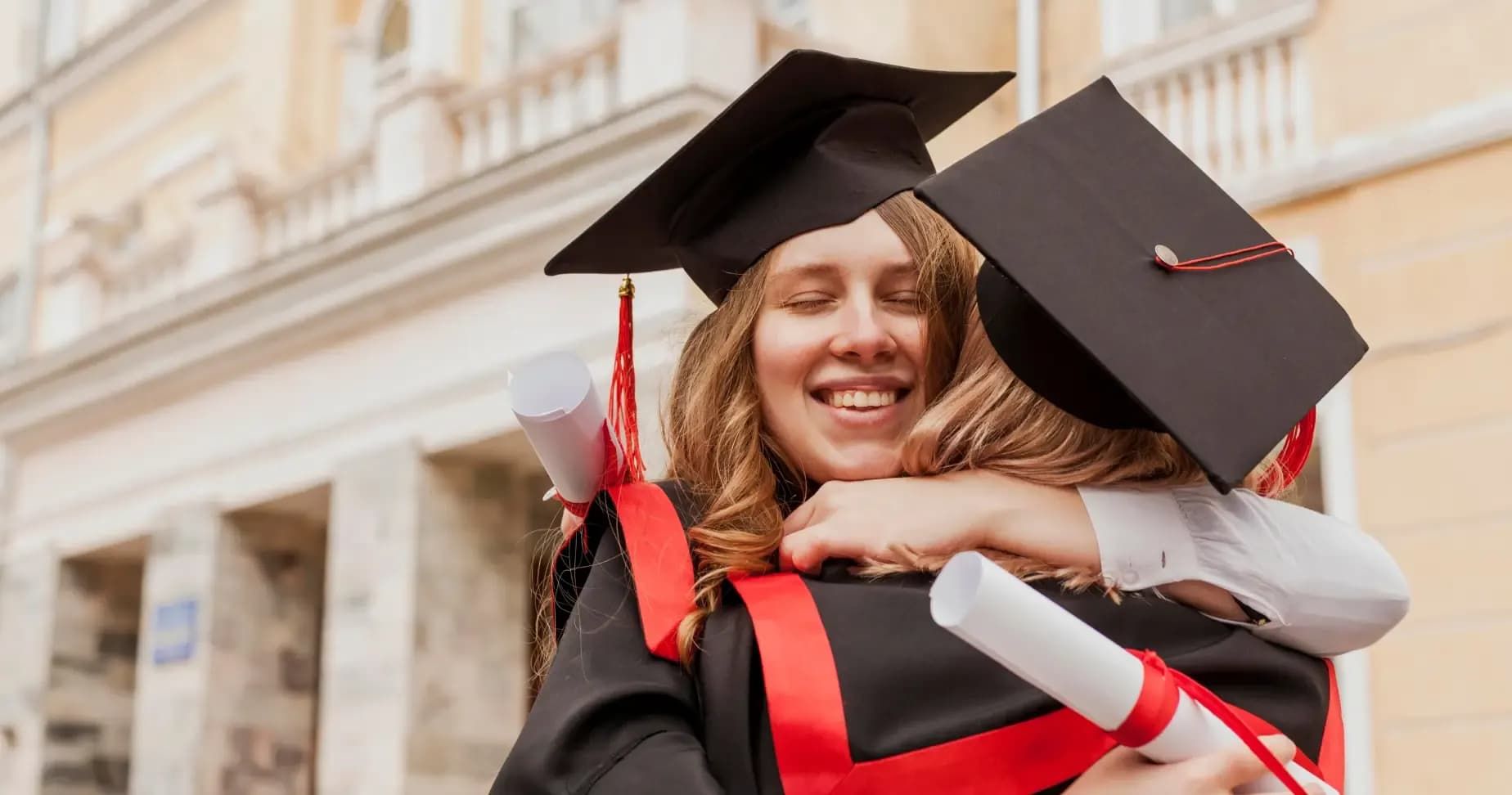 gratuated_girls_hugging gratuated_girls_hugging